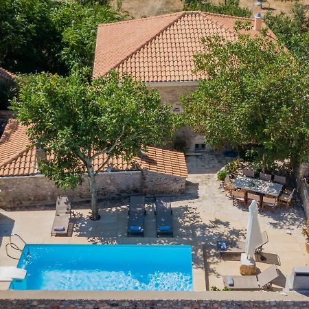 Villa Callisto- Elegant Restored Villa With Pool Gíri Kültér fotó