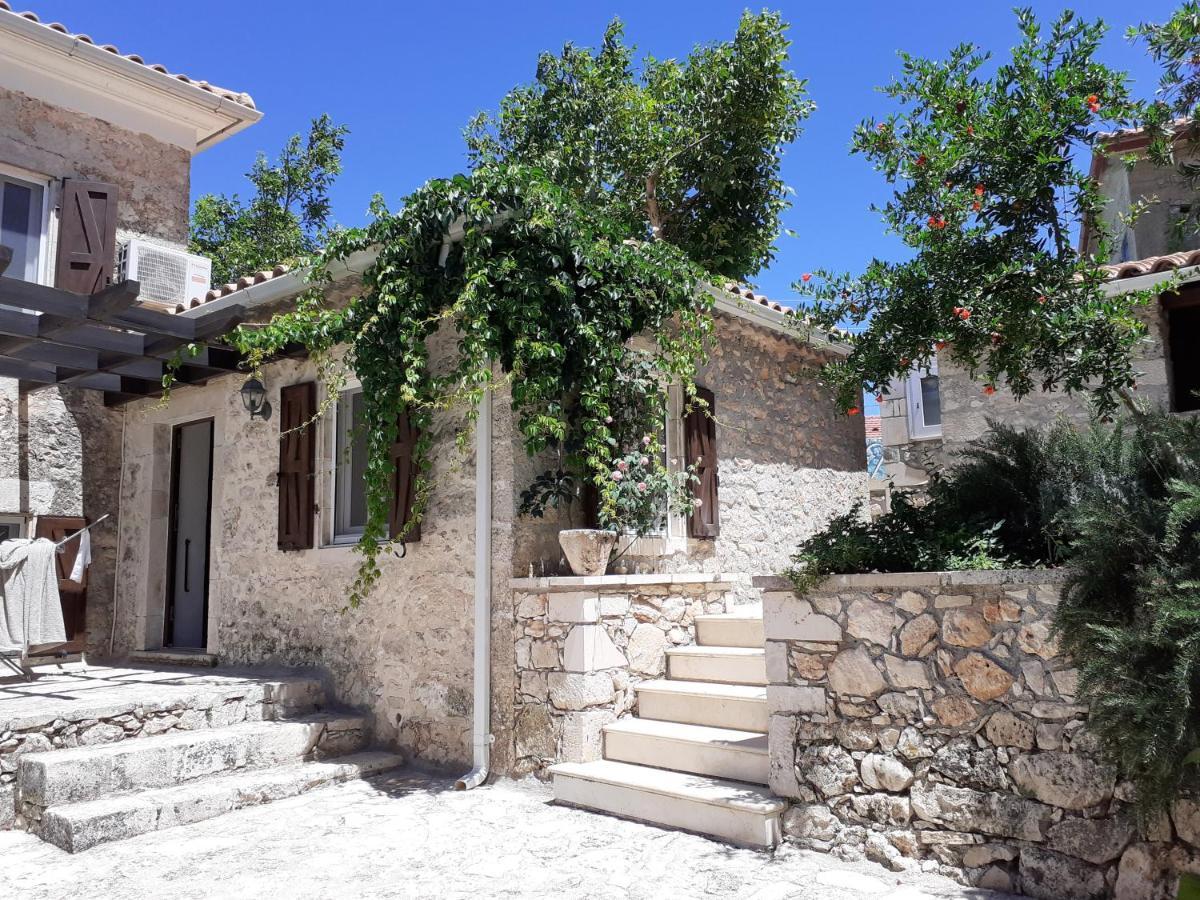 Villa Callisto- Elegant Restored Villa With Pool Gíri Kültér fotó