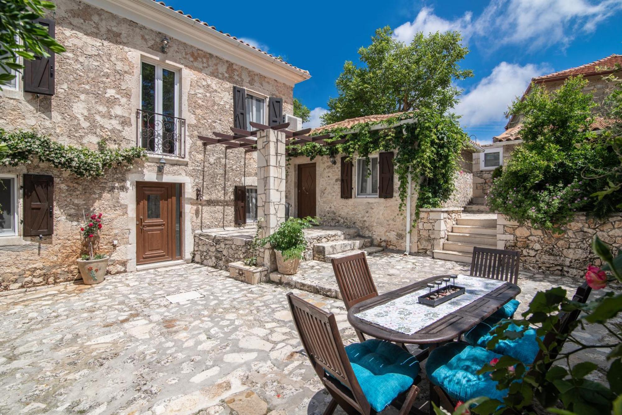Villa Callisto- Elegant Restored Villa With Pool Gíri Kültér fotó