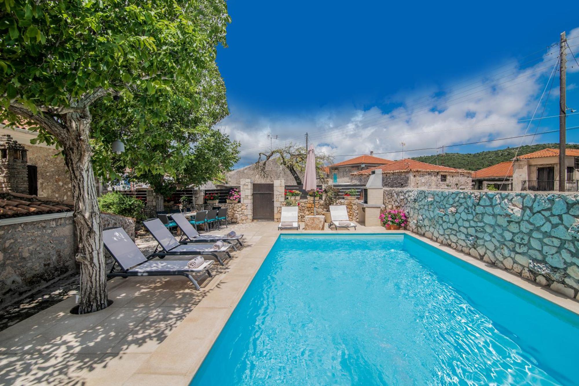 Villa Callisto- Elegant Restored Villa With Pool Gíri Kültér fotó