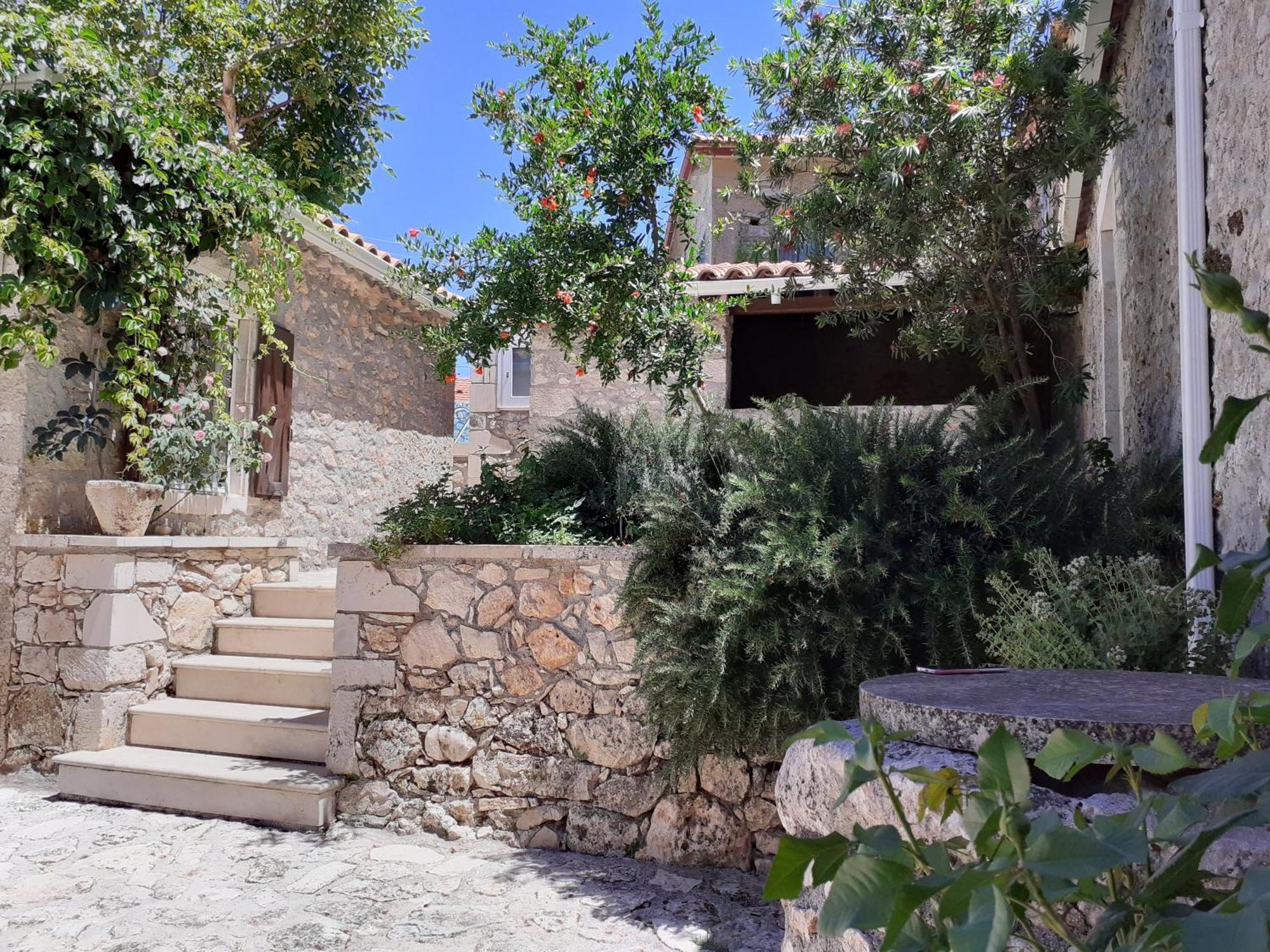 Villa Callisto- Elegant Restored Villa With Pool Gíri Szoba fotó