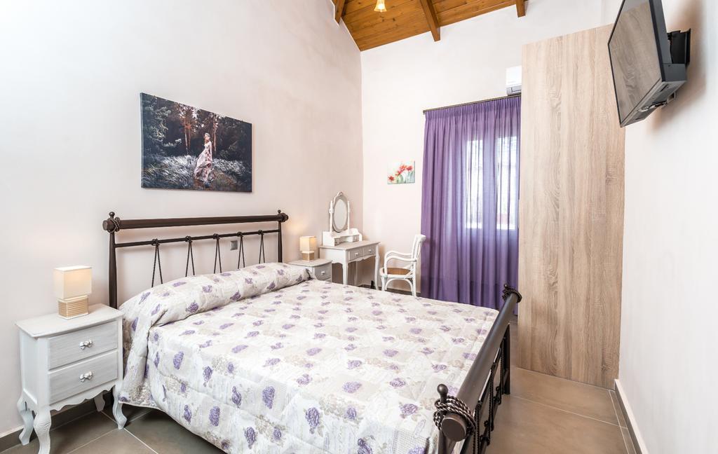 Villa Callisto- Elegant Restored Villa With Pool Gíri Kültér fotó