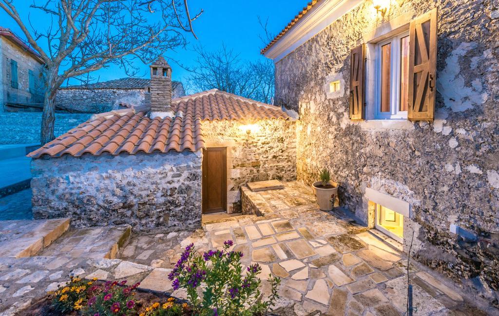 Villa Callisto- Elegant Restored Villa With Pool Gíri Kültér fotó
