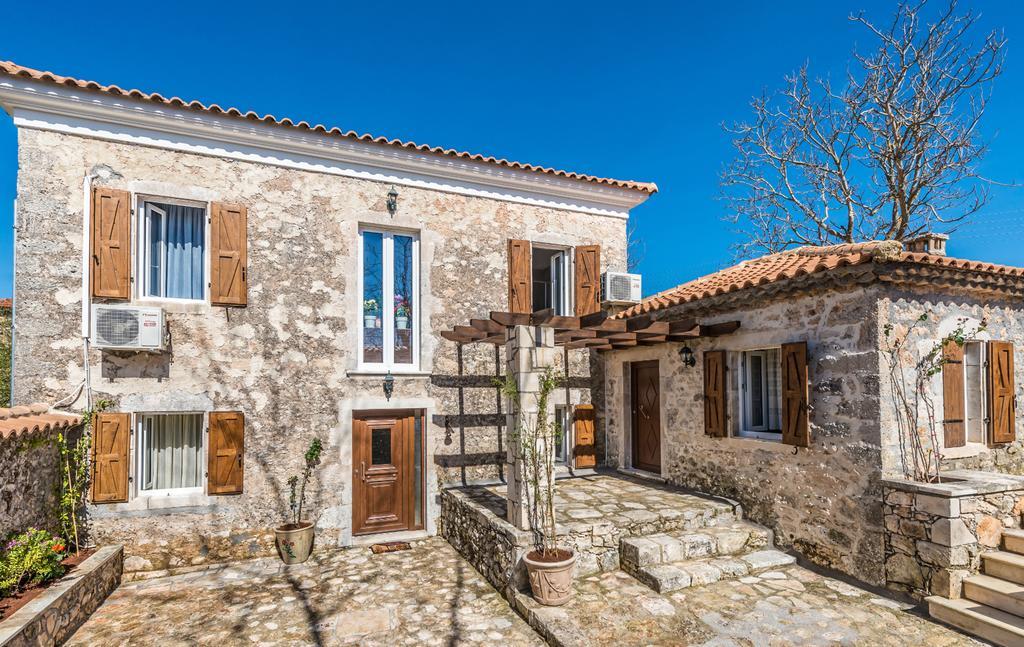Villa Callisto- Elegant Restored Villa With Pool Gíri Kültér fotó
