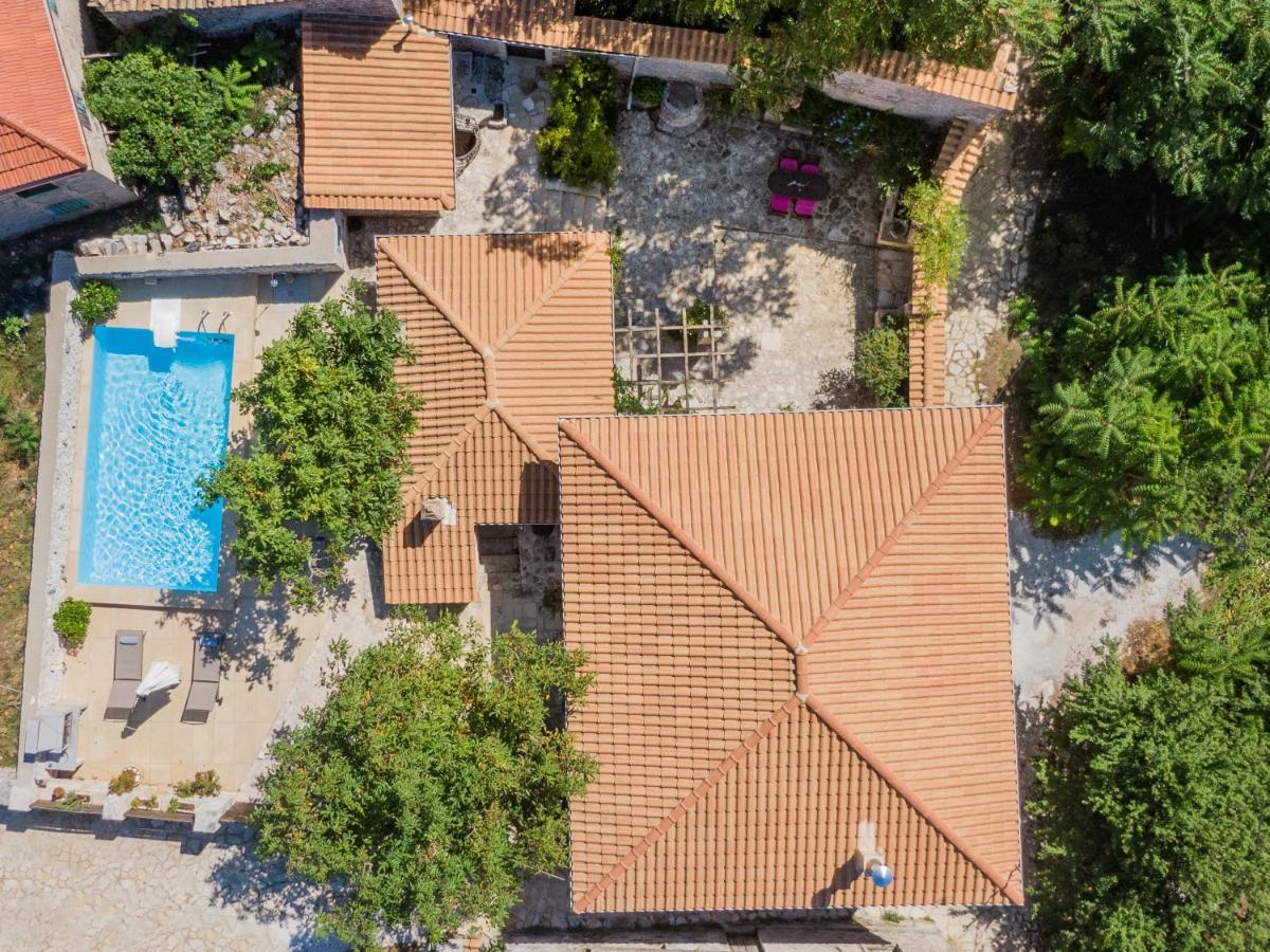 Villa Callisto- Elegant Restored Villa With Pool Gíri Kültér fotó